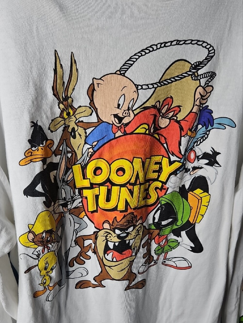 Warner Bros. White Looney Tunes Long-Sleeve Tee with Colorful Character Print XL - Picture 3 of 9